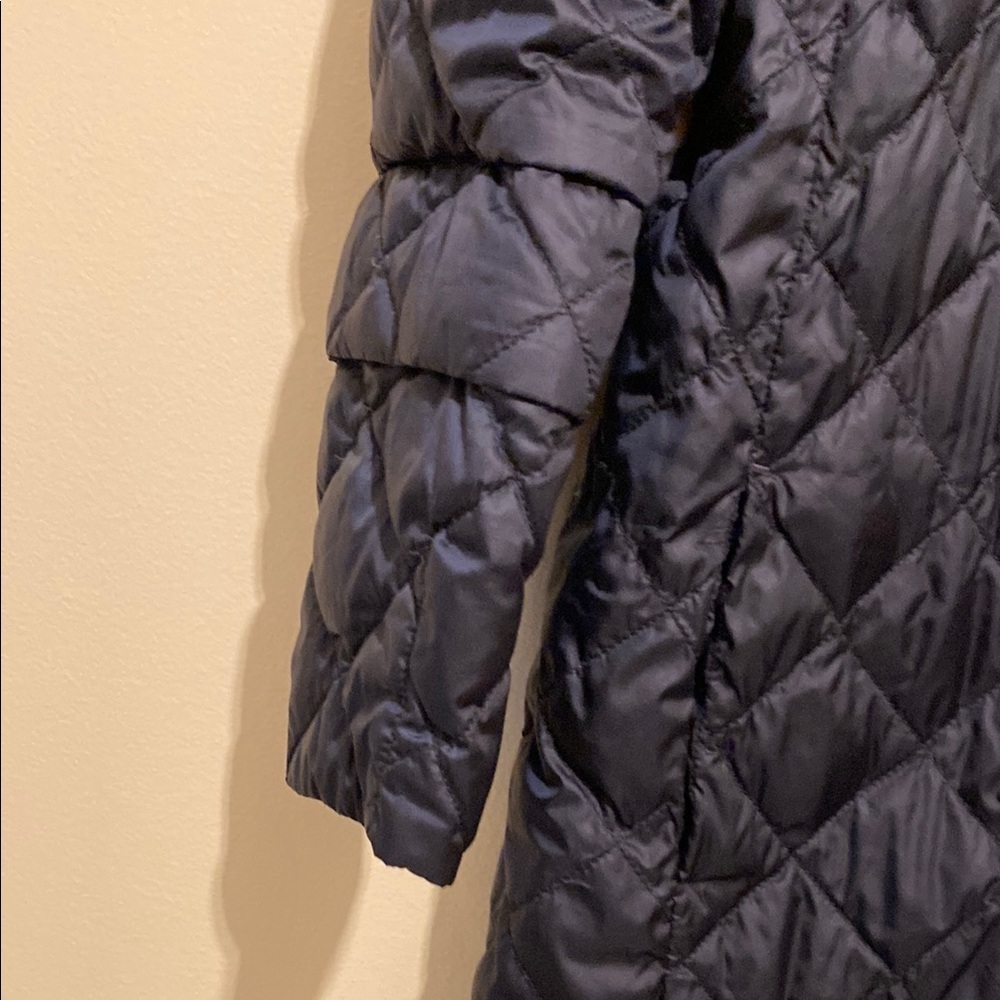 ‘S MAXMARA Navy Quilted Hooded Reversed Jacket. Size 8 ( missing belt) - Picture 2 of 14